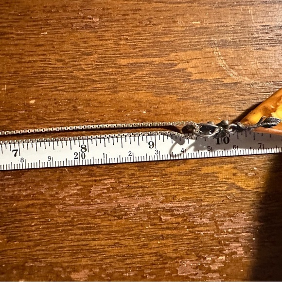 Vintage butterscotch amber pendant and chain necklace - Picture 6 of 7